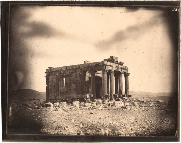 Louis Vignes, Templo de Baalshamin, Palmira, Siria (1864), impresión de Charles Nègre (albúmina)